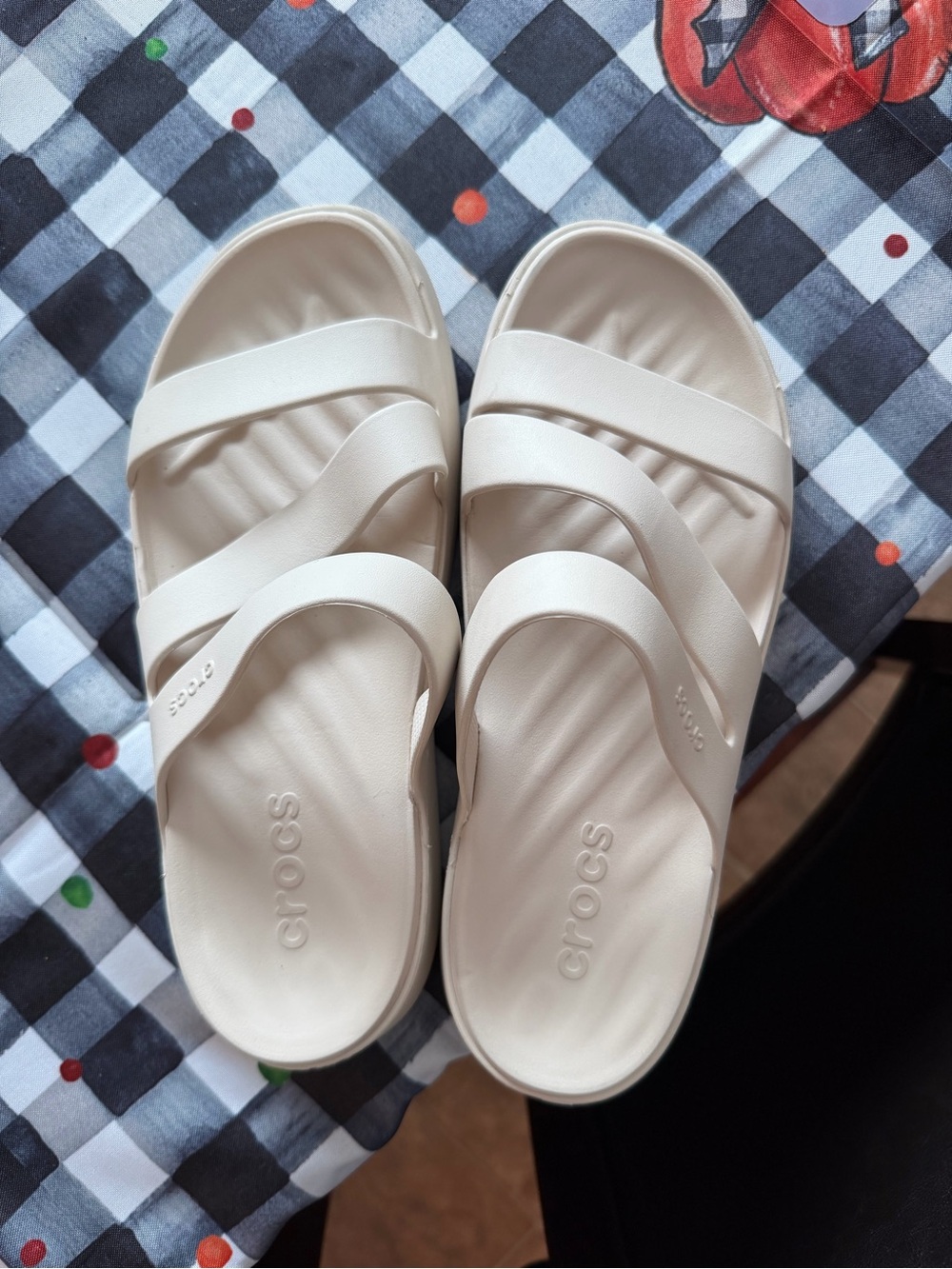 CROCS Women’s Ivory Cross-Strap Slide Sandals Size 7
